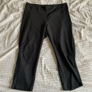 Old Navy crop compression leggings with mesh